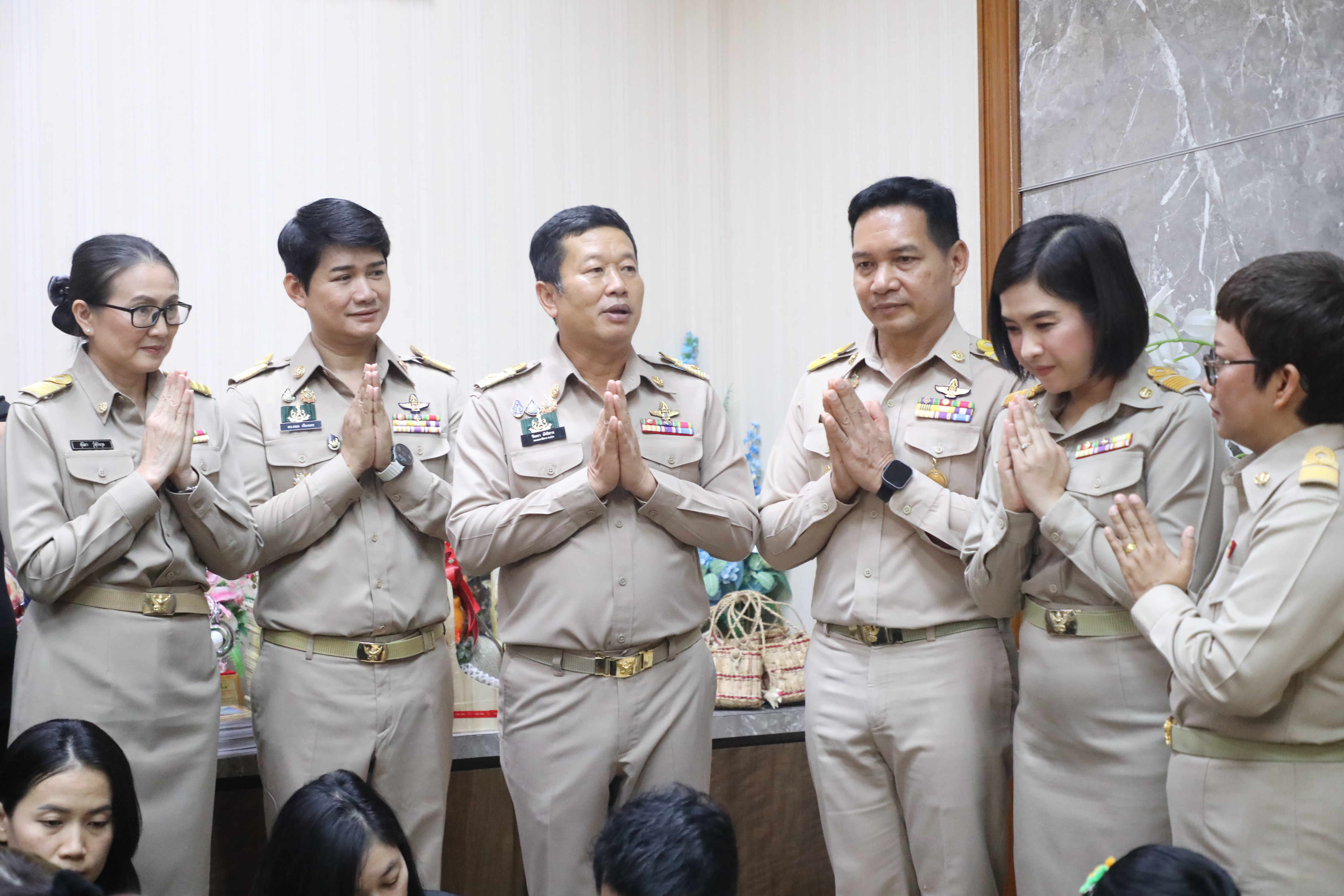 title - ส.ป.ก. ร่วมกัน สวัสดีปีใหม่ ผู้บริหารสำนักงานการปฏิรูปที่ดินเพื่อเกษตรกรรม พร้อมรับพรต้อนรับปีใหม่ 2569